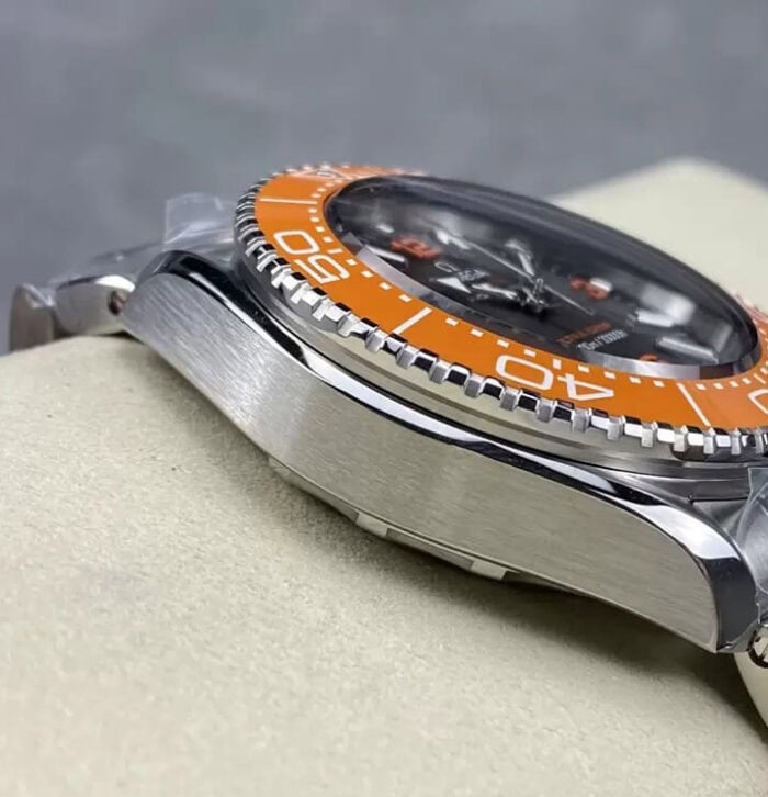 オメガ シーマスター コピー6000M 215.30.46.21.06.001 - 画像 (5)