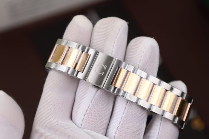 オメガシーマスターコピー GMT Cal.8605ムーブメントVS工場 - 画像 (6)